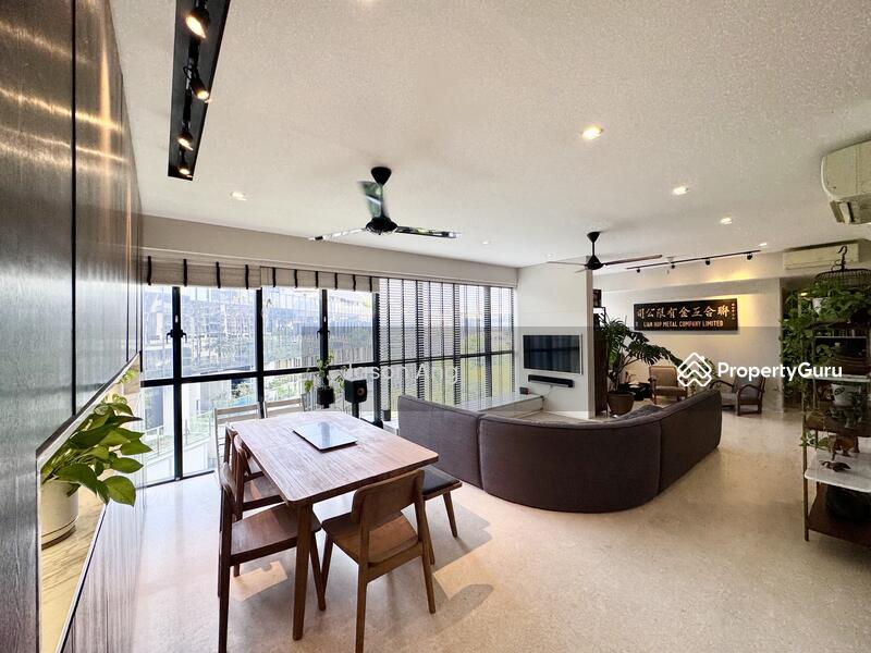 Spacious living and dining area