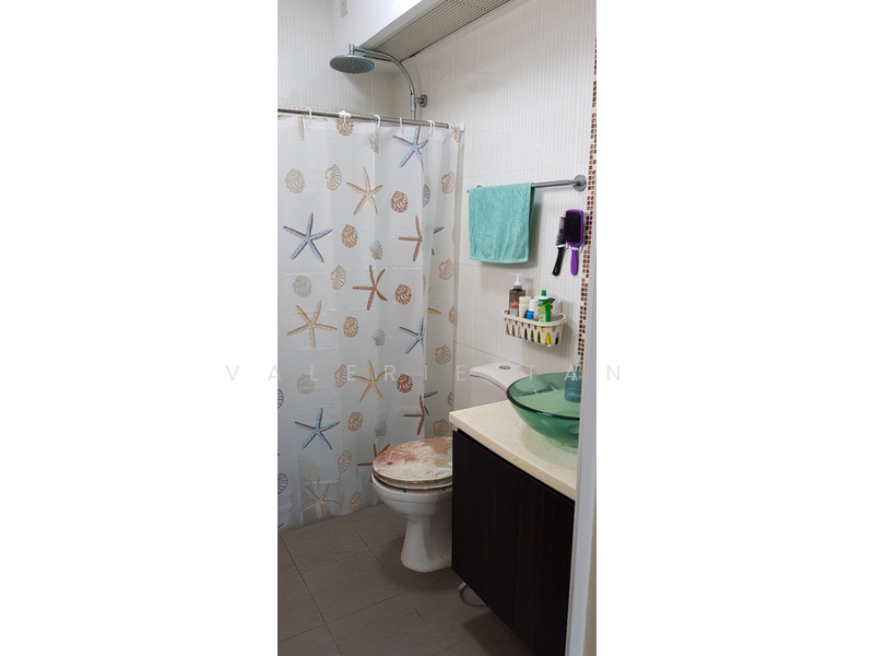 28C Dover Crescent, 28C Dover Crescent, 3 Bedrooms, 1,023 sqft, HDB Flat For Rent, by Valerie Tan, 21704348 - Master Bedroom Bathroom - PropertyGuru.com.sg