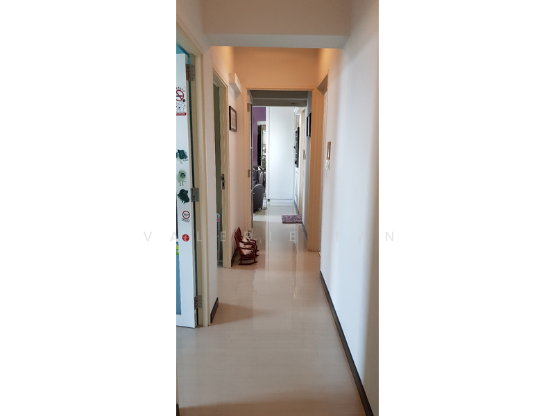 28C Dover Crescent, 28C Dover Crescent, 3 Bedrooms, 1,023 sqft, HDB Flat For Rent, by Valerie Tan, 21704348 - Hallway - PropertyGuru.com.sg