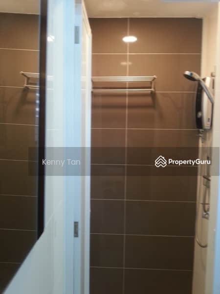 For Rent - Lakepoint Condo