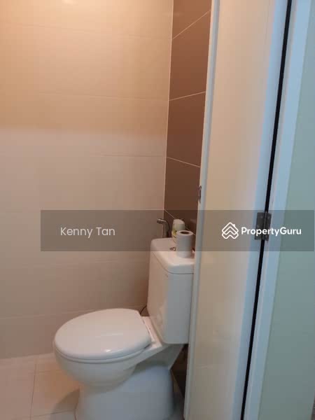 For Rent - Lakepoint Condo
