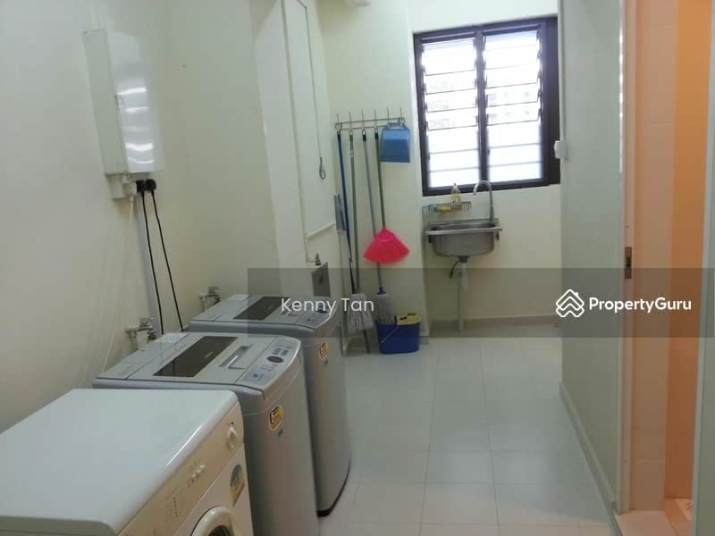For Rent - Lakepoint Condo