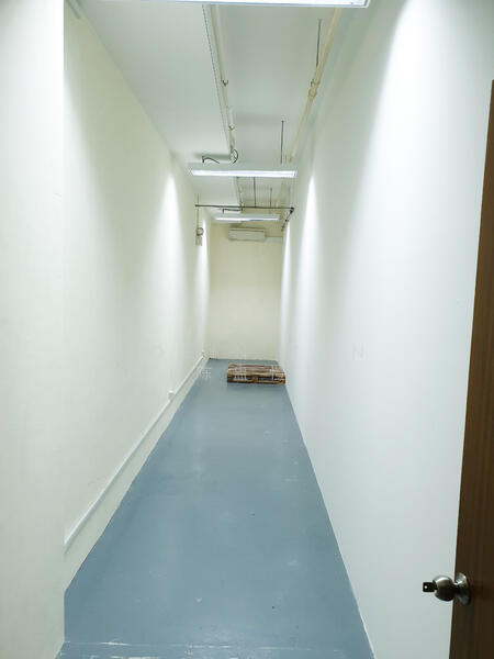 Woodlands Bizhub, 190 Woodlands Industrial Park E5, 330 sqft, Factory / Workshop (B2) For Rent, by Colin Tan, 21713012 - Woodlands Bizhub - Inside of 200sf room (1148cm x 160cm) - CommercialGuru.com.sg