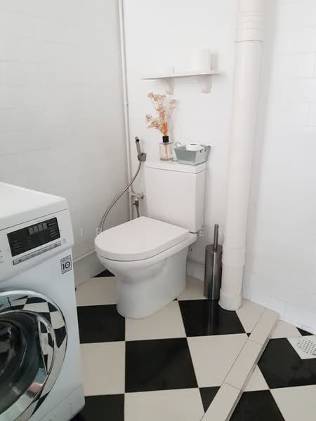 Binjai Park, Binjai Park, 2 Bedrooms, 1,033 sqft, Walk-up Apartment For Rent, by Iris Liew, 21719809 - bathroom - PropertyGuru.com.sg