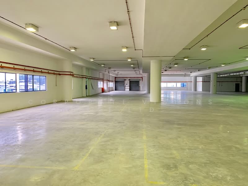 HIGH CEILNG SUITS MOST OPERATIONS, Storage, Showroom, Lab. Etc. 7 mins’ walk MRT, down to earth rent