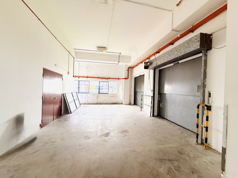 HIGH CEILNG SUITS MOST OPERATIONS, Storage, Showroom, Lab. Etc. 7 mins’ walk MRT, down to earth rent, Bt Batok Toh Guan Clementi. CONTACT: +6596881177 adrian.koh@corporatevisions.com.sg, 14,000 sqft, Light Industrial (B1) For Rent, by ADRIAN KOH HT, 21721564 - CommercialGuru.com.sg
