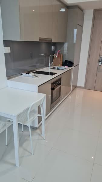 J Gateway, 2 Gateway Drive, 2 Bedrooms, 603 sqft, Condominium For Rent, by Janet Lau, 21722295 - PropertyGuru.com.sg