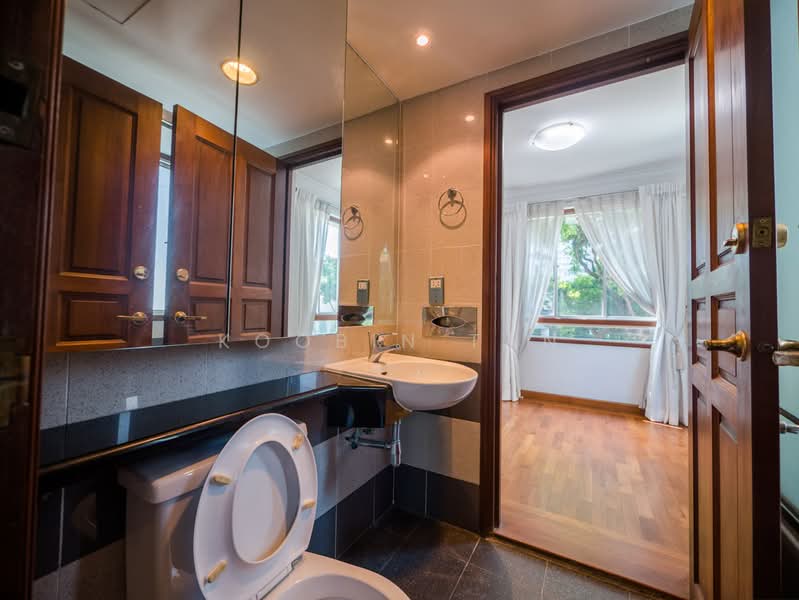 Hullet Rise, 6 Hullet Road, 3 Bedrooms, 1,147 sqft, Condominium For Rent, by Koobin Tan, 21722686 - Common Bathroom - PropertyGuru.com.sg