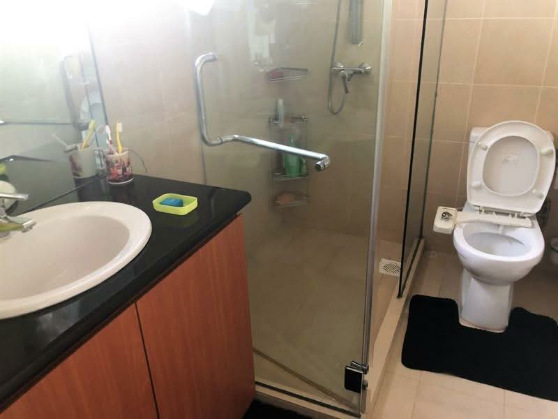 Namly drive bukit timah semi detached house rent lease, Namly drive, 3 Bedrooms, 3,500 sqft, Semi-Detached House For Rent, by Ben Lee, 21729933 - master attach bathroom ensuite - PropertyGuru.com.sg