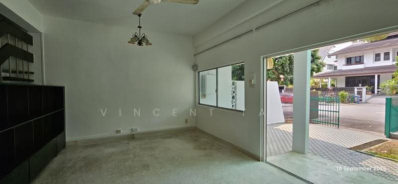Li Hwan Drive, Hougang / Punggol / Sengkang, 3 Bedrooms, 2,000 sqft, Terraced House For Rent, by Vincent Tan, 21733950 - Living Room - PropertyGuru.com.sg