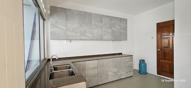 Li Hwan Drive, Hougang / Punggol / Sengkang, 3 Bedrooms, 2,000 sqft, Terraced House For Rent, by Vincent Tan, 21733950 - Kitchen - PropertyGuru.com.sg