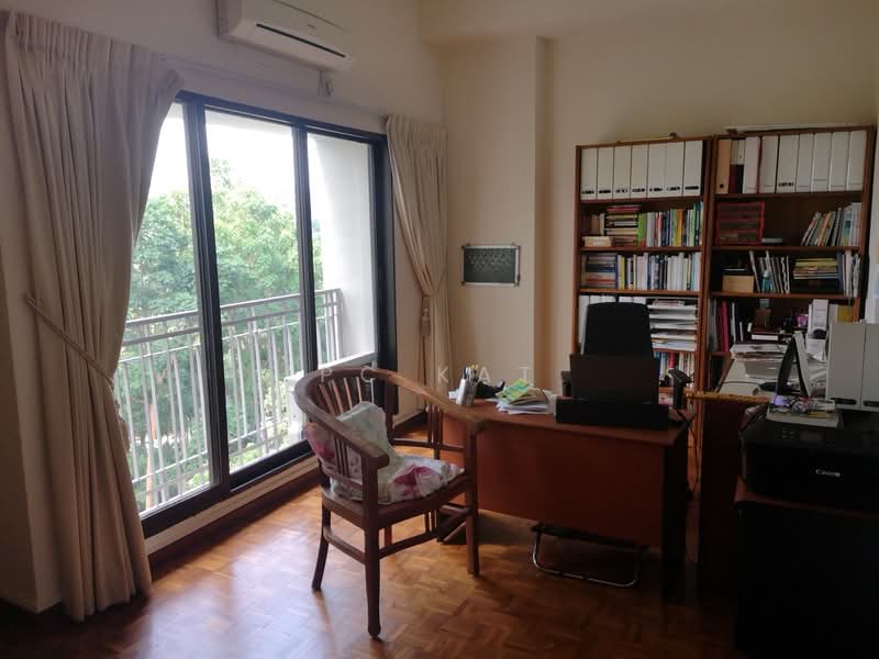 Village Tower, 35 Mount Sinai Rise, 4 Bedrooms, 2,700 sqft, Condominium For Rent, by PC Kat, 21740694 - Junior Master Bedroom - PropertyGuru.com.sg