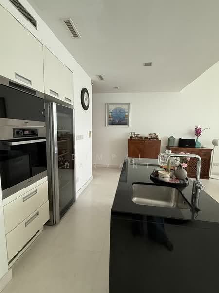 Saint Thomas Suites, 33 St Thomas Walk, 4 Bedrooms, 2,605 sqft, Condominium For Rent, by Dimpal Daryani, 21740882 - PropertyGuru.com.sg