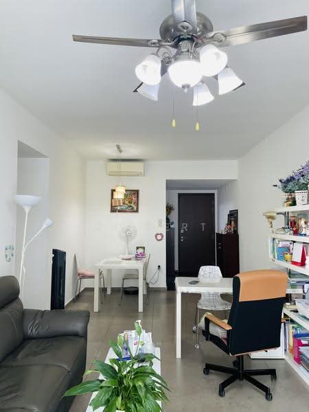 The Minton, 12A Hougang Street 11, Hougang / Punggol / Sengkang, 3 Bedrooms, 1,087 sqft, Condominium For Sale, by Gilbert Tiew, 21748539 - Living Room - PropertyGuru.com.sg