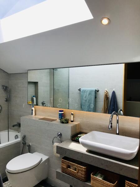 Attic ensuite bathroom