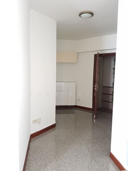 Maysprings, 2 Petir Road, 3 Bedrooms, 1,302 sqft, Apartment For Rent, by Ammy Ngui, 21756776 - Wide and spacious entrance. Built-in shoes cabinet and storage. - PropertyGuru.com.sg