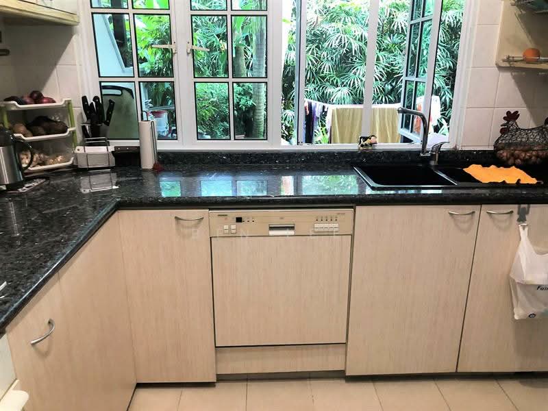 Namly drive bukit timah semi detached house rent lease, Namly drive, 4 Bedrooms, 3,500 sqft, Semi-Detached House For Rent, by Ben Lee, 21760037 - dish washer, renovated kitchen - PropertyGuru.com.sg