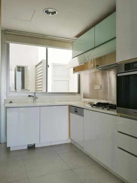 Cairnhill Residences, 31 Cairnhill Circle, 3 Bedrooms, 1,173 sqft, Apartment For Rent, by Ronald Lim, 21764648 - Kitchen - PropertyGuru.com.sg
