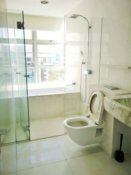 Cairnhill Residences, 31 Cairnhill Circle, 3 Bedrooms, 1,173 sqft, Apartment For Rent, by Ronald Lim, 21764648 - Master Bath - PropertyGuru.com.sg