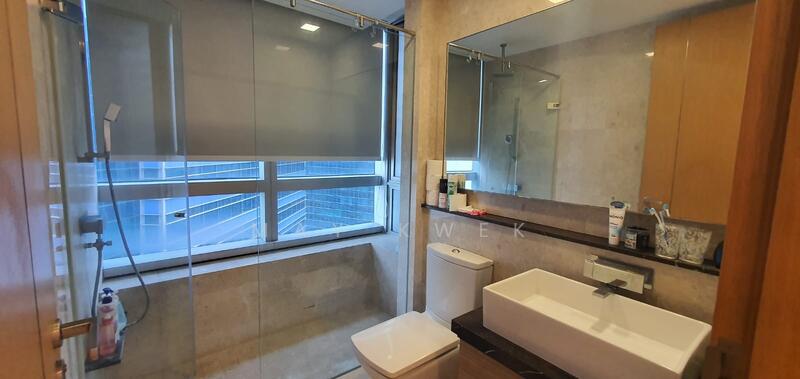 Bathroom with Window bright airy