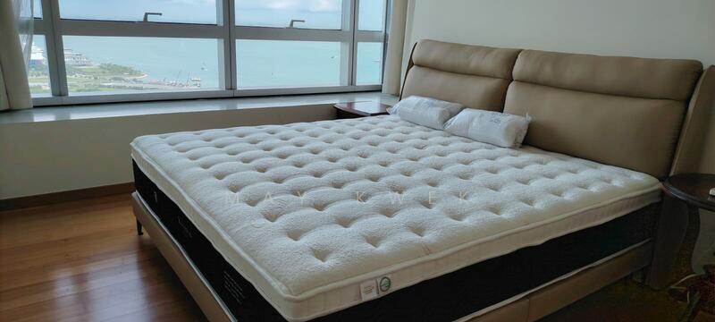 Master bedroom with King size Bed with bay window to enjoy the panoramic sea view