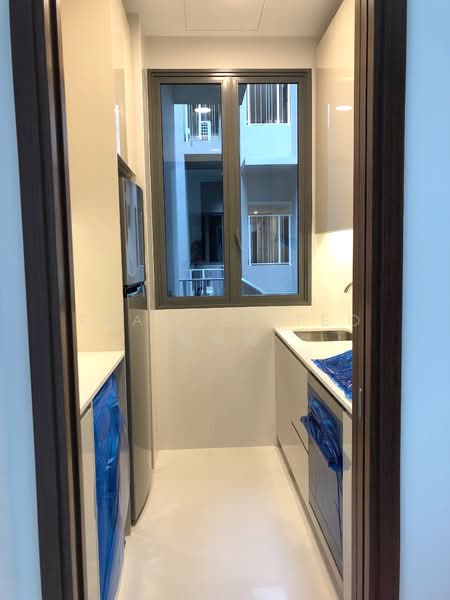 Adana @ Thomson, 8 Old Upper Thomson Road, 3 Bedrooms, 872 sqft, Condominium For Rent, by Frances Teo 张佩玲, 21776798 - Good-sized enclosed kitchen with sliding door. - PropertyGuru.com.sg