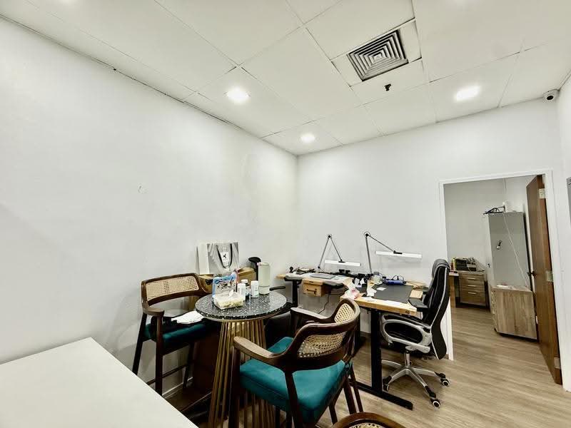 Far East Plaza, 14 Scotts Road, Orchard / River Valley, 323 sqft, Mall Shop For Sale, by Raymond Koh, 21779169 - Interior - CommercialGuru.com.sg