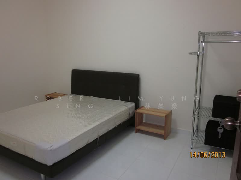 5 Hoe Chiang Road, 5 Hoe Chiang Road, 3 Bedrooms, 800 sqft, Walk-up Apartment For Rent, by Robert  Lim Yung  Sing     林榮燊, 21779844 - 1-Bedroom unit - PropertyGuru.com.sg