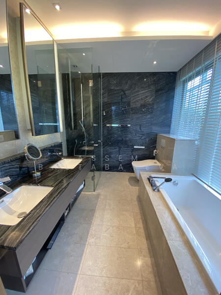 Gramercy Park, 57 Grange Road, 4 Bedrooms, 2,626 sqft, Condominium For Rent, by Assem Baltabayeva, 21782199 - Master Bathroom - PropertyGuru.com.sg