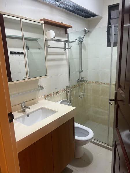 185 Bedok North Road, 185 Bedok North Road, Bedok / Upper East Coast, 3 Bedrooms, 991 sqft, HDB Flat For Rent, by Vanita Dadlani, 21792437 - Bathroom - PropertyGuru.com.sg