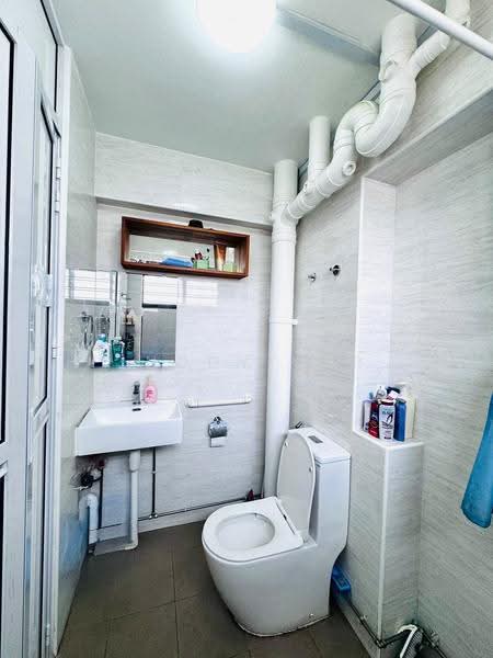250 Bishan Street 22, 250 Bishan Street 22, Ang Mo Kio / Bishan / Thomson, 3 Bedrooms, 1,410 sqft, HDB Flat For Rent, by Juddy Yap, 21794082 - Bathroom - PropertyGuru.com.sg