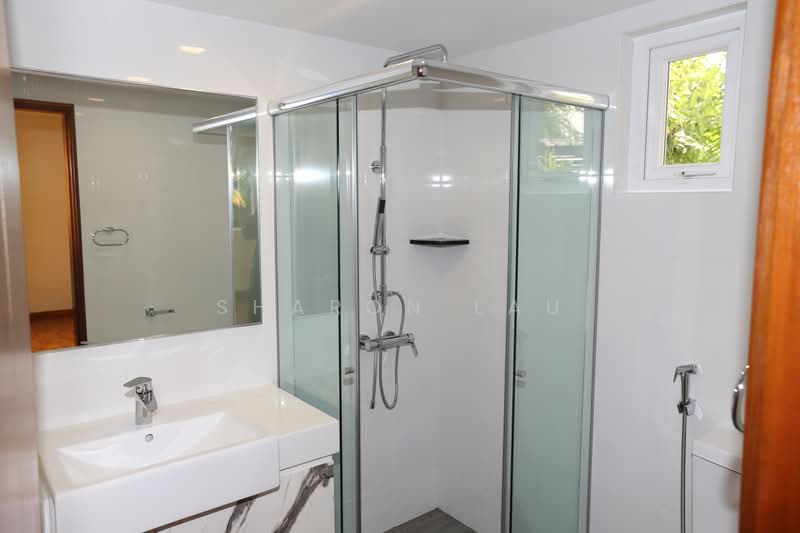 4 Bukit Ayer Molek, 4 Bukit Ayer Molek, Clementi Park / Upper Bukit Timah, 6 Bedrooms, 2,801 sqft, Detached House For Sale, by Sharon Lau, 21797077 - Attached Bathroom - PropertyGuru.com.sg