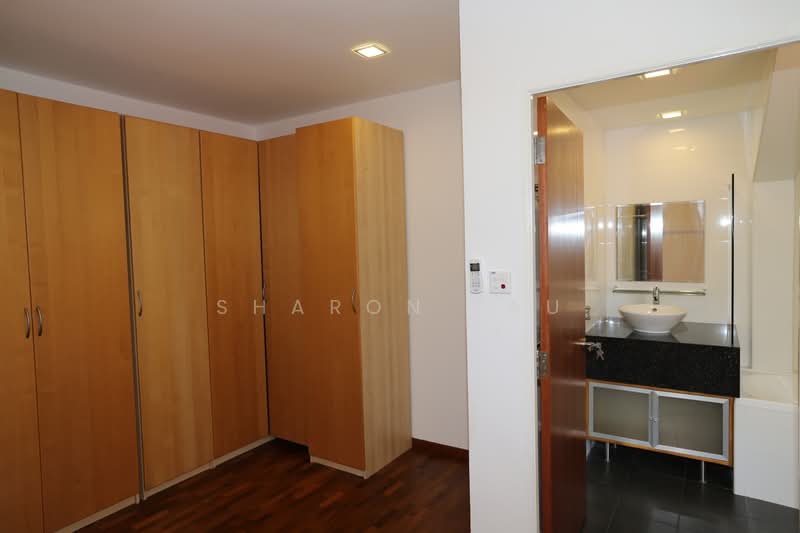 4 Bukit Ayer Molek, 4 Bukit Ayer Molek, Clementi Park / Upper Bukit Timah, 6 Bedrooms, 2,801 sqft, Detached House For Sale, by Sharon Lau, 21797077 - Master Bedroom Walk In Wardrobe Area - PropertyGuru.com.sg