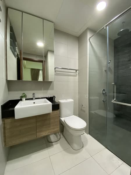 WhiteHaven, 332 Pasir Panjang Road, 4 Bedrooms, 904 sqft, Apartment For Rent, by Lois Ho, 21799265 - Master bedroom's bathroom - PropertyGuru.com.sg