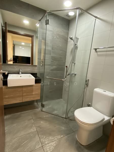 WhiteHaven, 332 Pasir Panjang Road, 4 Bedrooms, 904 sqft, Apartment For Rent, by Lois Ho, 21799265 - Common bathroom - PropertyGuru.com.sg