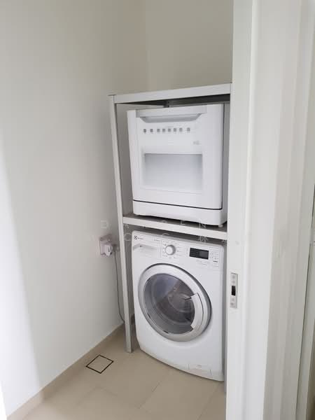 Lakeville, 9 Jurong Lake Link, 3 Bedrooms, 1,119 sqft, Condominium For Rent, by Darren Lim, 21799962 - PropertyGuru.com.sg