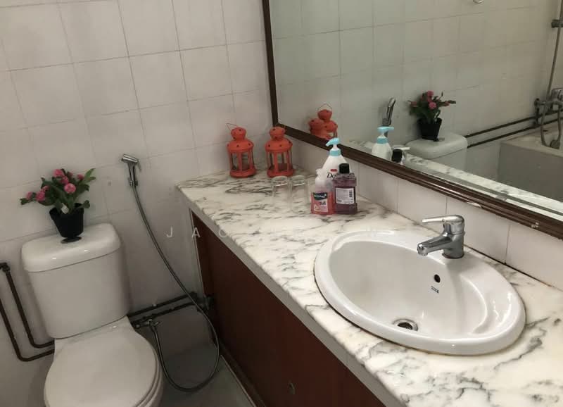Orchard Towers, 1 Claymore Drive, Room Rental, 200 sqft, Apartment For Rent, by Jackie Aw, 21810576 - PropertyGuru.com.sg