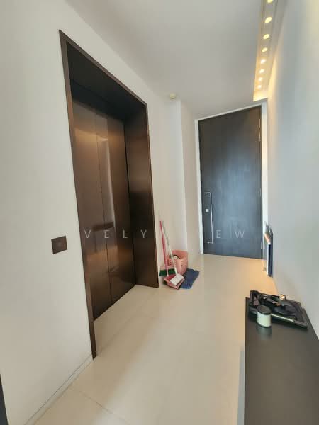 Scotts Square, 6 Scotts Road, 1 Bedroom, 624 sqft, Apartment For Rent, by Evelyn Yew, 21811205 - PropertyGuru.com.sg