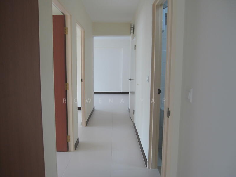 470A Upper Serangoon Crescent, 470A Upper Serangoon Crescent, Hougang / Punggol / Sengkang, 3 Bedrooms, 990 sqft, HDB Flat For Rent, by Rowena Yap, 21823723 - Walkway to bedroom - PropertyGuru.com.sg