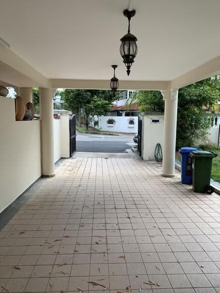 Jalan Riang, Jalan Riang, Macpherson / Potong Pasir, 4 Bedrooms, 2,000 sqft, Semi-Detached House For Rent, by Pearlyn Chionh, 21826554 - Car porch - PropertyGuru.com.sg