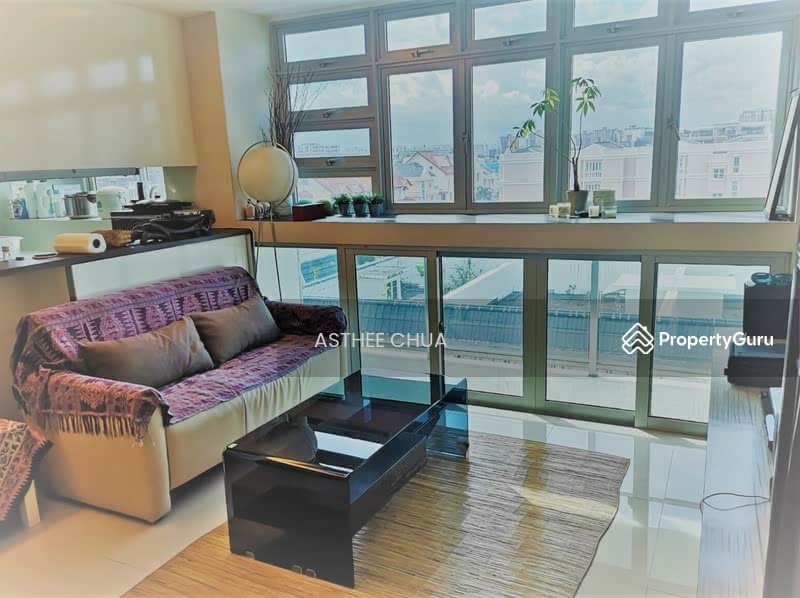 Squarish layout living room 