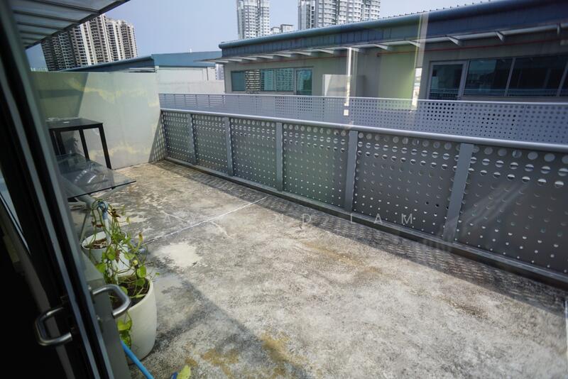 One Commonwealth, 1 Commonwealth Lane, 1,636 sqft, Factory / Workshop (B2) For Sale, by Raymond Lam, 21857829 - Open balcony - CommercialGuru.com.sg