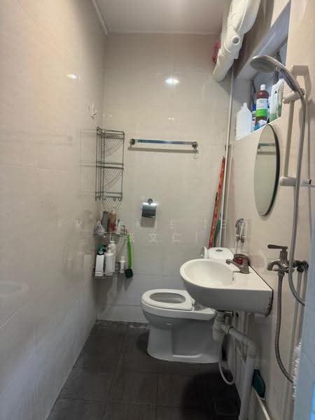 431 Choa Chu Kang Avenue 4, 431 Choa Chu Kang Avenue 4, Dairy Farm / Bukit Panjang / Choa Chu Kang, Room Rental, 150 sqft, HDB Flat For Rent, by Frankie Teo (张文仁), 21859520 - Bathroom - PropertyGuru.com.sg