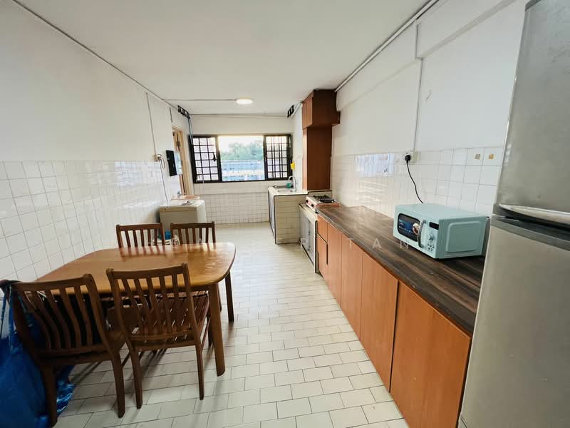 233 Bukit Batok East Avenue 5, 233 Bukit Batok East Avenue 5, 2 Bedrooms, 721 sqft, HDB Flat For Rent, by Heather Tan, 21872952 - PropertyGuru.com.sg