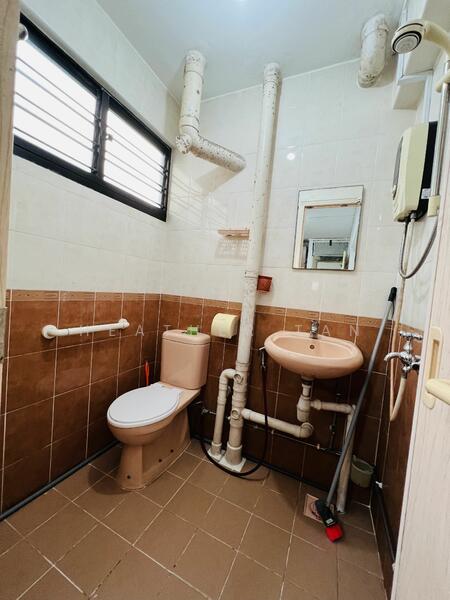 233 Bukit Batok East Avenue 5, 233 Bukit Batok East Avenue 5, 2 Bedrooms, 721 sqft, HDB Flat For Rent, by Heather Tan, 21872952 - PropertyGuru.com.sg