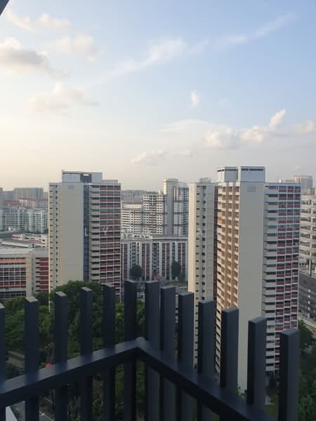 J Gateway, 2 Gateway Drive, 3 Bedrooms, 893 sqft, Condominium For Rent, by Lynn Lau, 21875716 - PropertyGuru.com.sg