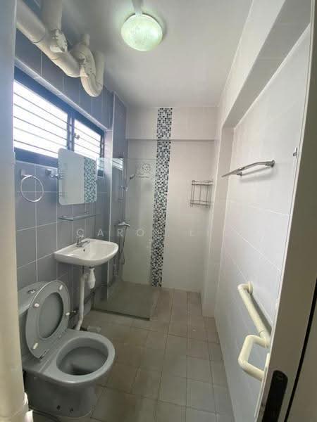 253 Tampines Street 21, 253 Tampines Street 21, Pasir Ris / Tampines, 3 Bedrooms, 1,141 sqft, HDB Flat For Rent, by Carol Lim, 21888872 - Bathroom - PropertyGuru.com.sg