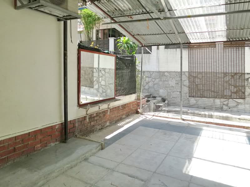 Bedok Terrace. Quiet. Overlooks park with luxuriant trees. Walk to Tanah Merah MRT., Bedok Terrace, 3 Bedrooms, 2,500 sqft, Terraced House For Rent, by Daniel Ho, 21892197 - PropertyGuru.com.sg