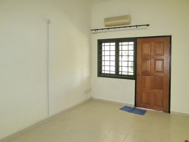 Bedok Terrace. Quiet. Overlooks park with luxuriant trees. Walk to Tanah Merah MRT., Bedok Terrace, 3 Bedrooms, 2,500 sqft, Terraced House For Rent, by Daniel Ho, 21892197 - PropertyGuru.com.sg