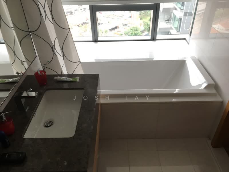 Concourse Skyline, 300 Beach Road, 2 Bedrooms, 1,109 sqft, Condominium For Rent, by Josh Tay, 21900889 - Long bath - PropertyGuru.com.sg